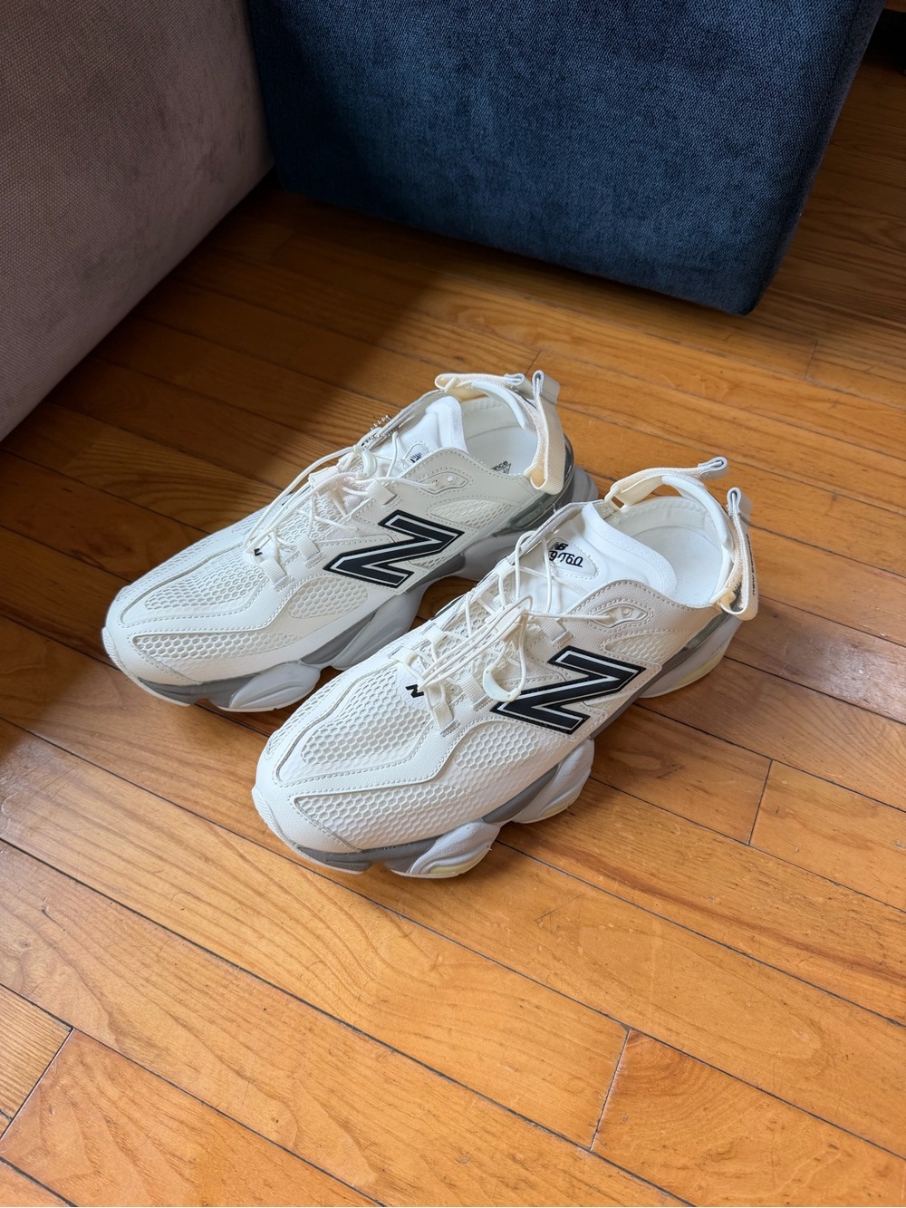 New Balance Men’s White and Black Retro Runner Sneakers